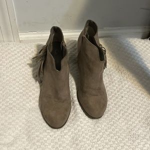 Carlos Heels